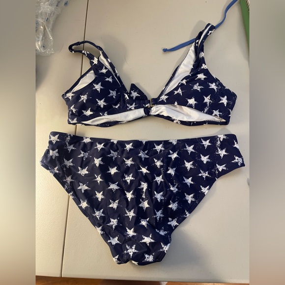 Bikini - Picture 3 of 4